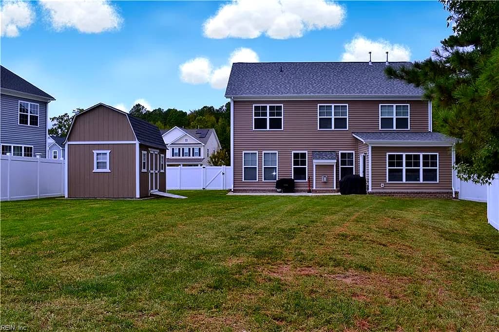 129 Manor DR, CARROLLTON VA 23314 - Photo 4
