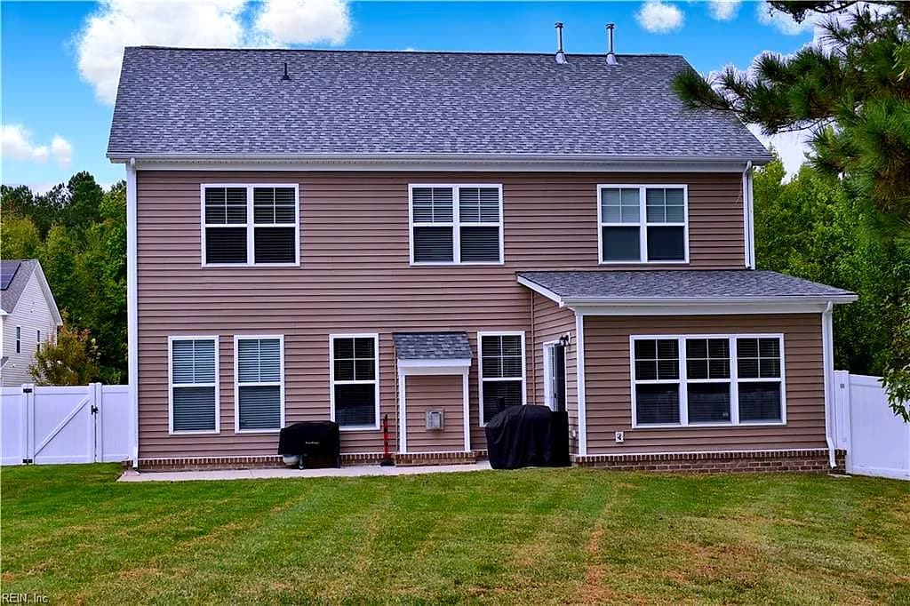 129 Manor DR, CARROLLTON VA 23314 - Photo 5