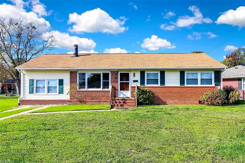 301 Dover RD, HAMPTON VA 23666 - Photo 2