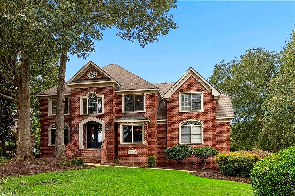 102 Prestwick NONE, Smithfield — 6 bed Residential, 5,300 sqft