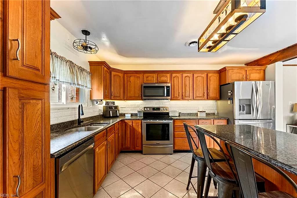 406 Grafton District RD, YORKTOWN VA 23692 - Photo 5
