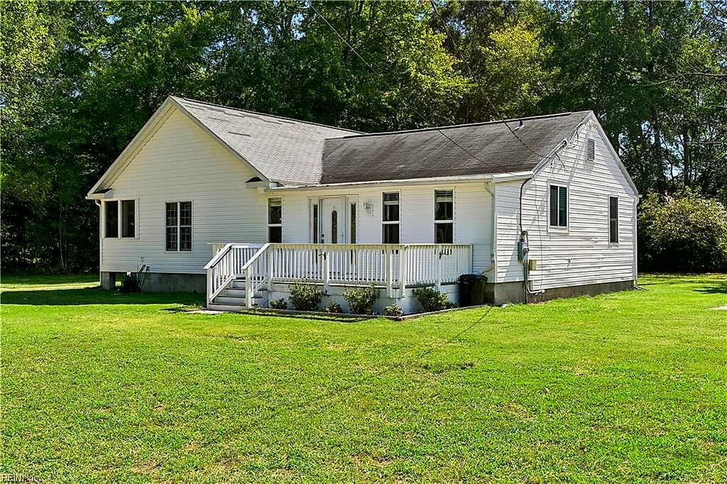 317 Browns LN, YORKTOWN VA 23690 - Main photo