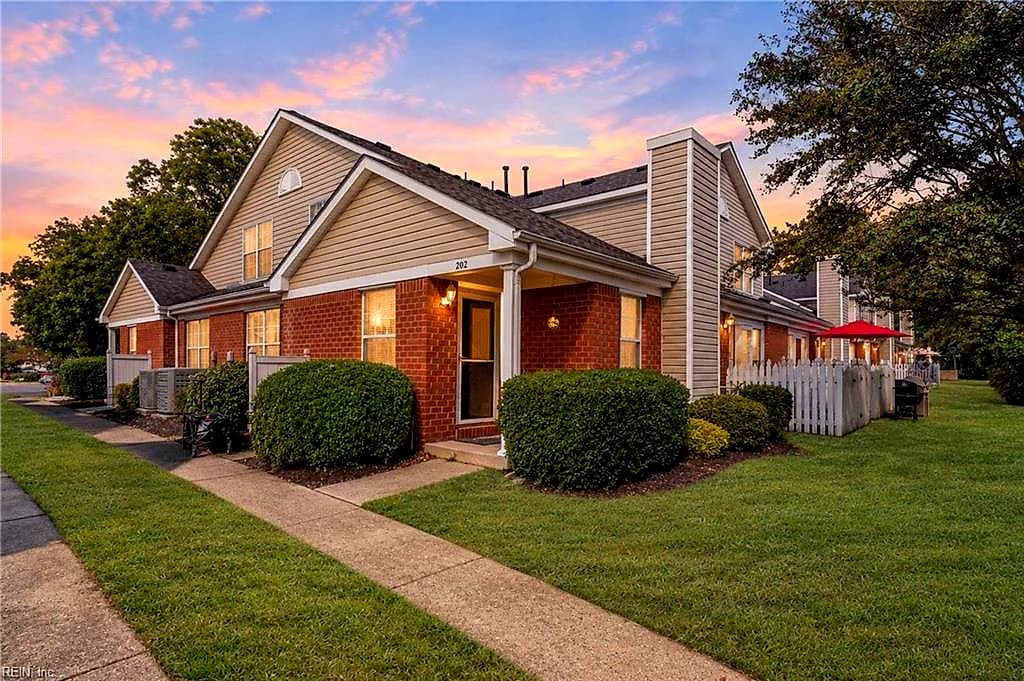 202 Westgate CIR, WILLIAMSBURG VA 23185 - Photo 2