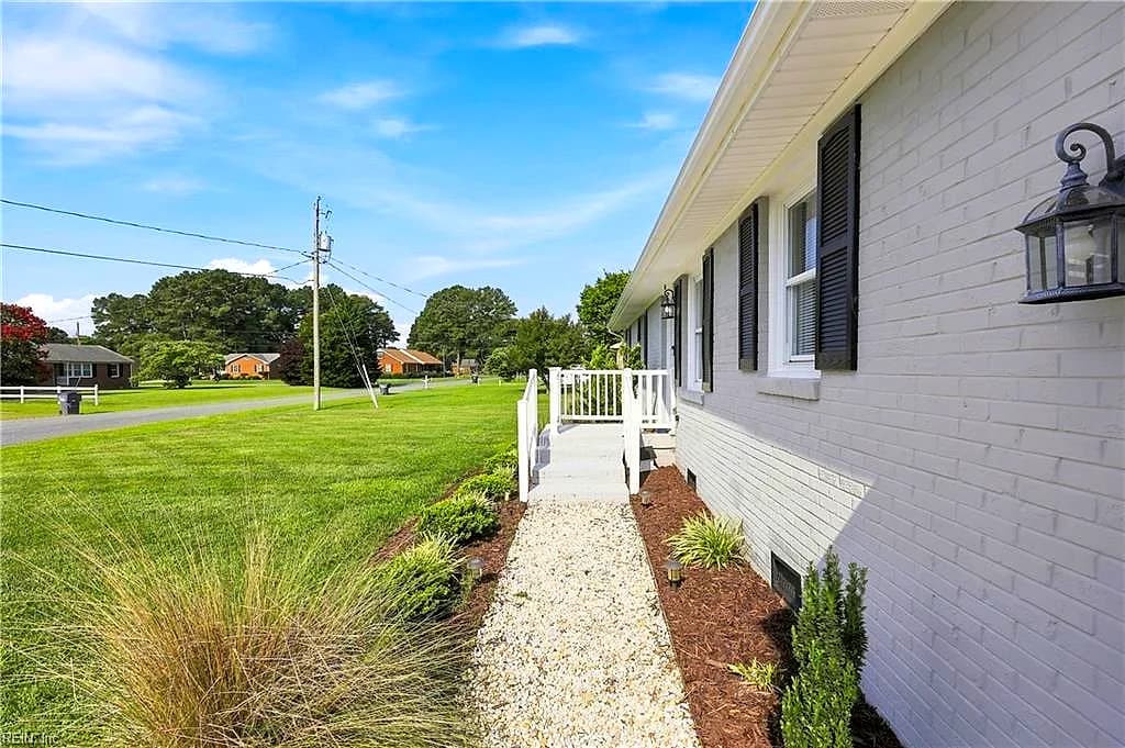 46 Holland LN, WINDSOR VA 23487 - Photo 5