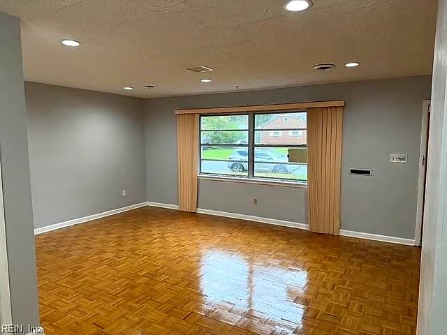 17 Balmoral DR, HAMPTON VA 23669 - Photo 3