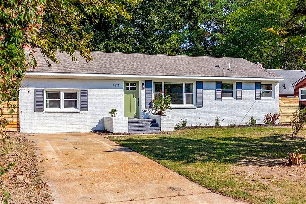 123 Prince James DR, HAMPTON VA 23669