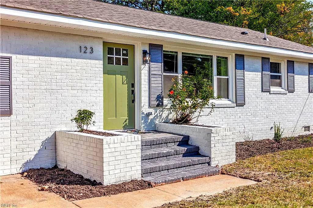 123 Prince James DR, HAMPTON VA 23669 - Photo 4