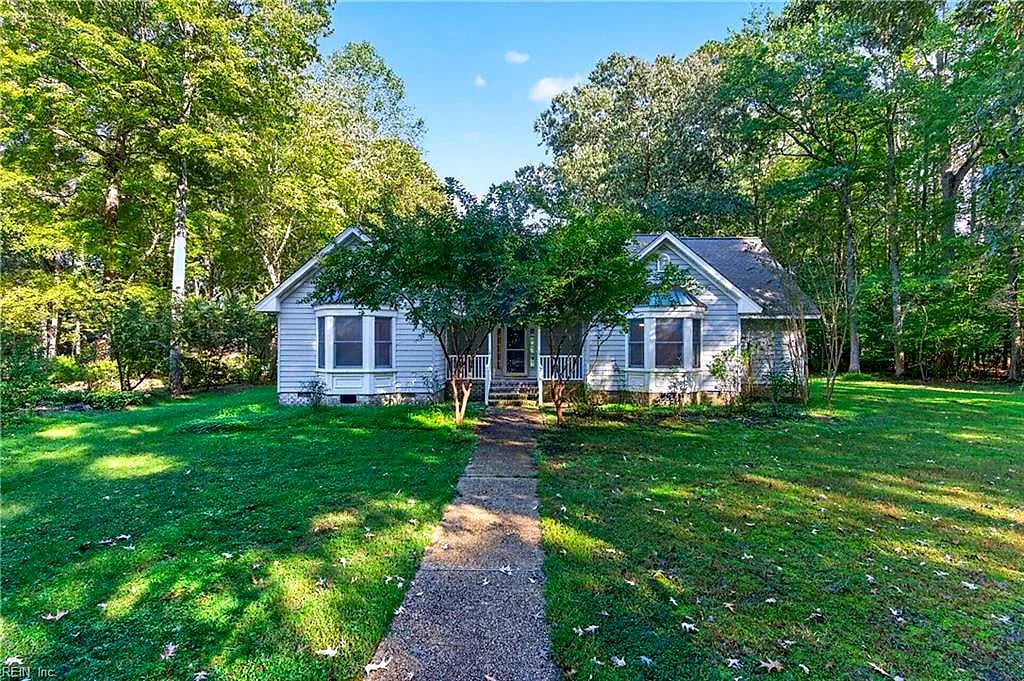 8139 Manor DR, GLOUCESTER VA 23061