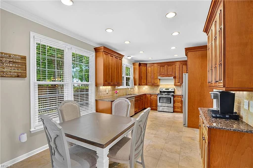100 Aberfeldy WAY, YORKTOWN VA 23693 - Photo 5
