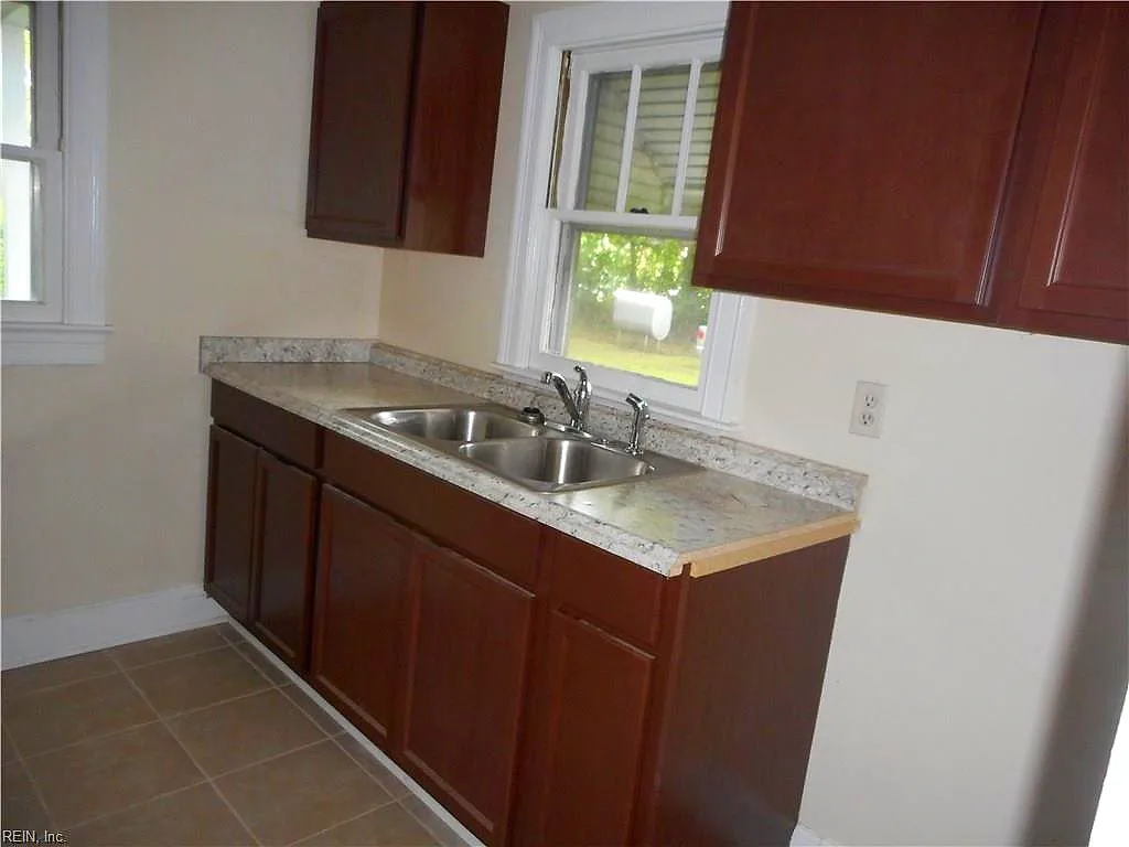 21 Bernard AVE, HAMPTON VA 23669 - Photo 5