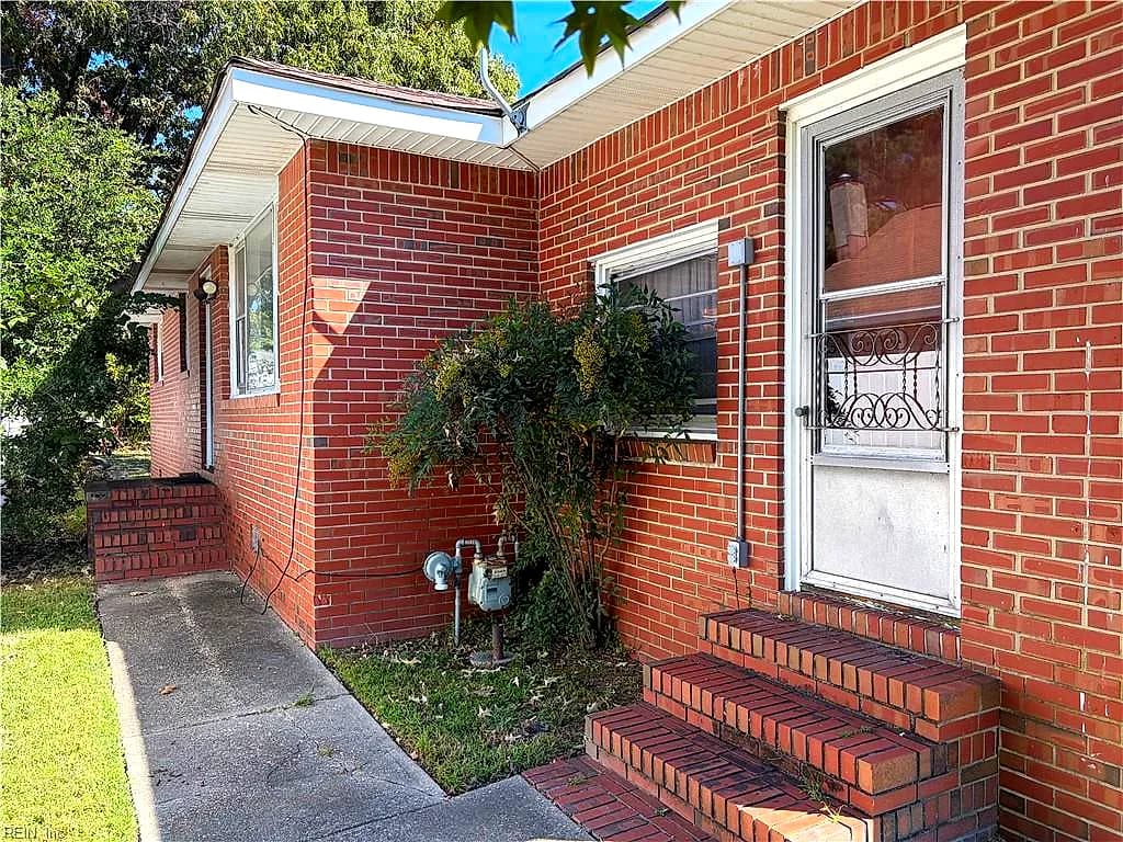 214 W Government AVE, NORFOLK VA 23503 - Main photo