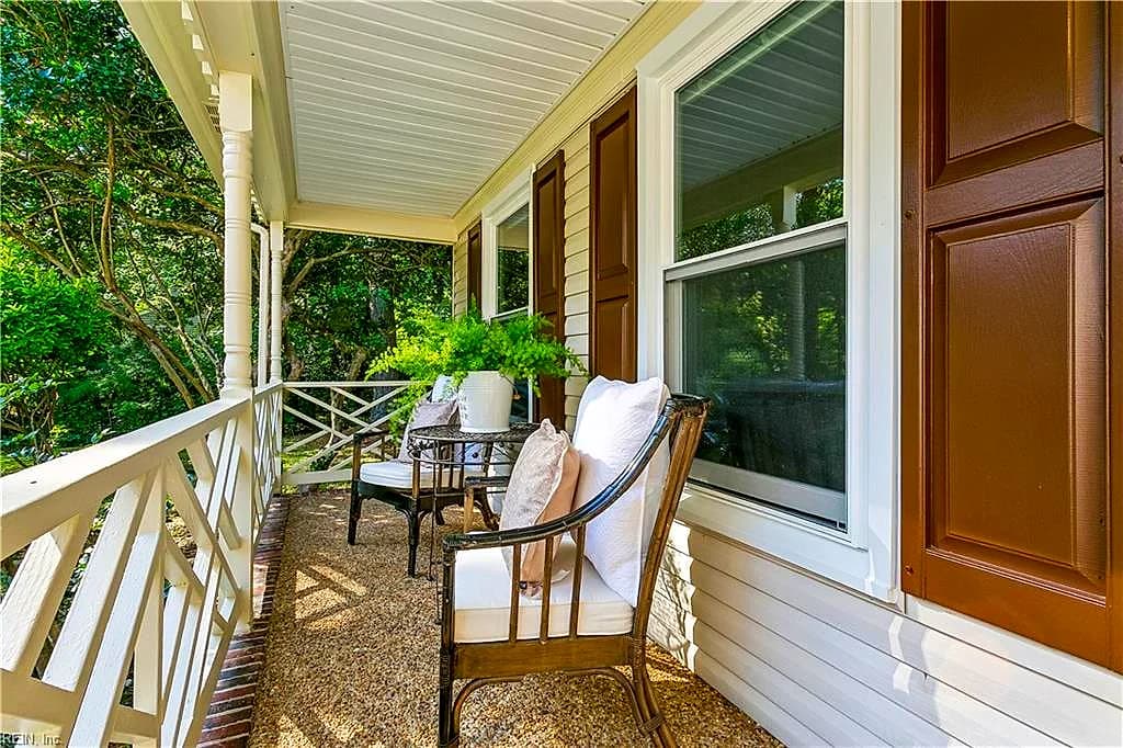 403 Gaines WAY, YORKTOWN VA 23692 - Photo 4