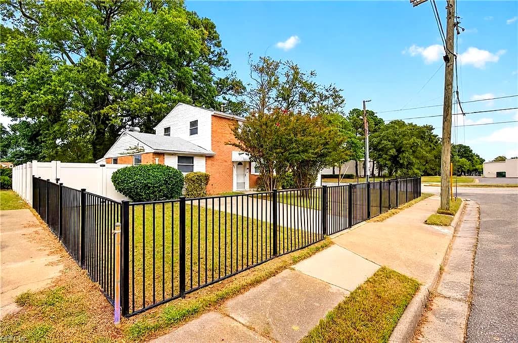 2021 Seward DR, HAMPTON VA 23663 - Photo 3