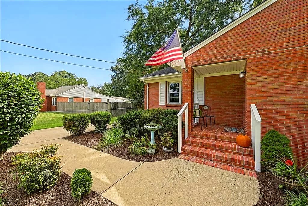 145 Hurdle DR, CHESAPEAKE VA 23322 - Photo 5