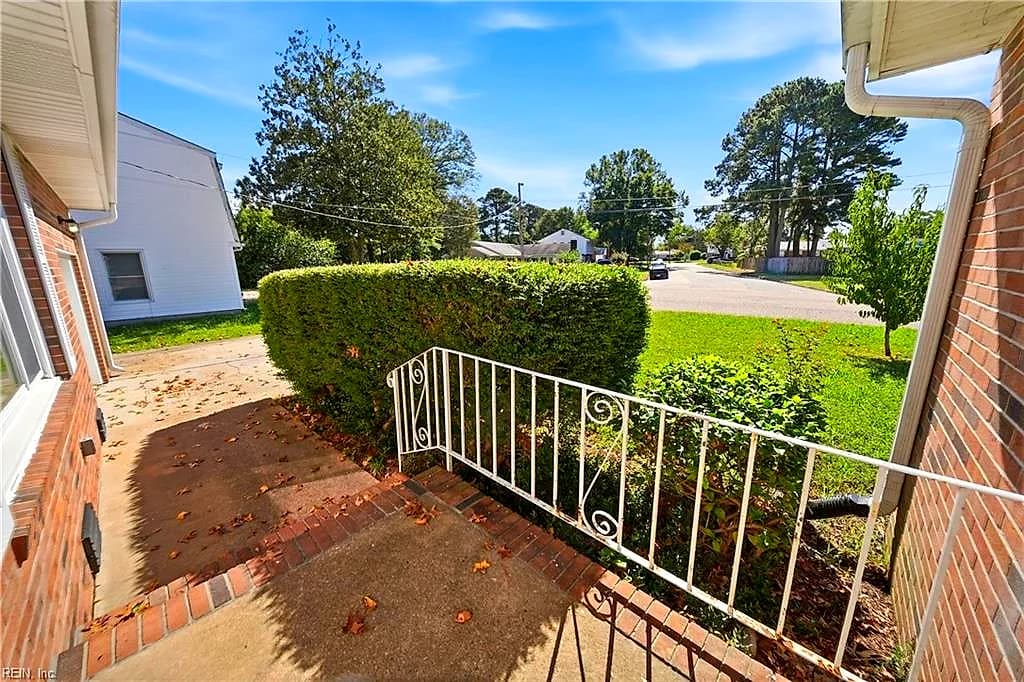 4 Bramston DR, HAMPTON VA 23666 - Photo 5