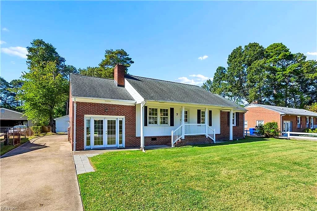 7 Fawn Ln, Newport News, VA