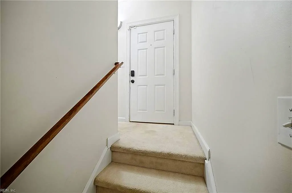 49 Miles Cary MEWS, HAMPTON VA 23669 - Photo 4