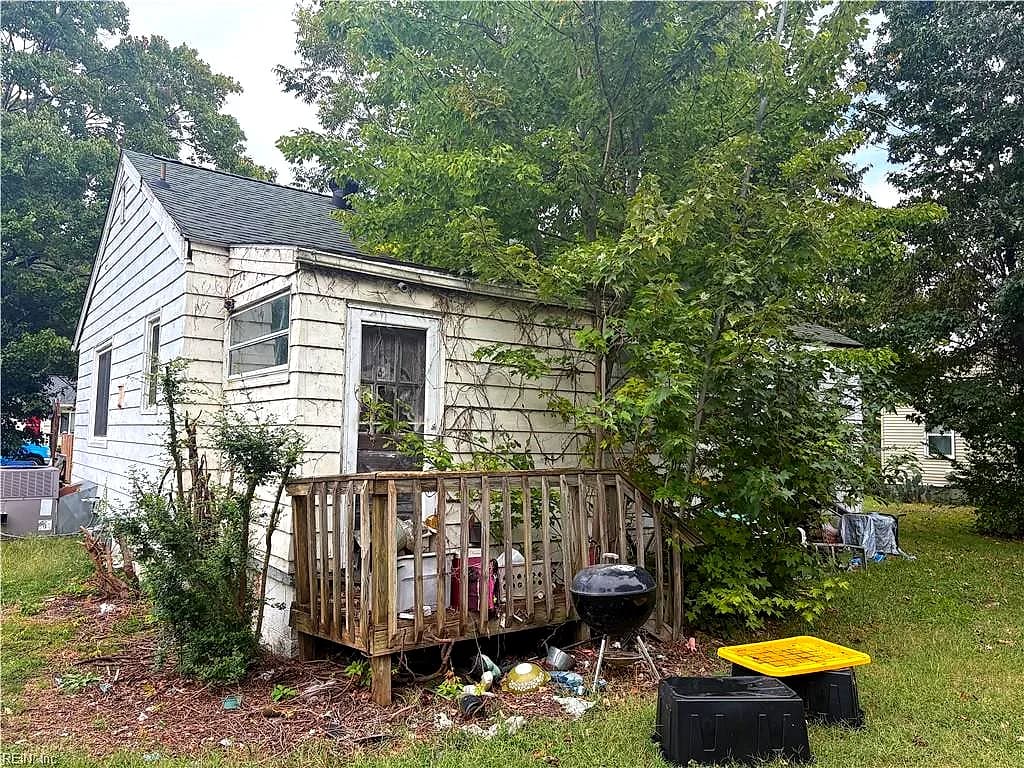 32 Dwight RD, NEWPORT NEWS VA 23601 - Photo 3