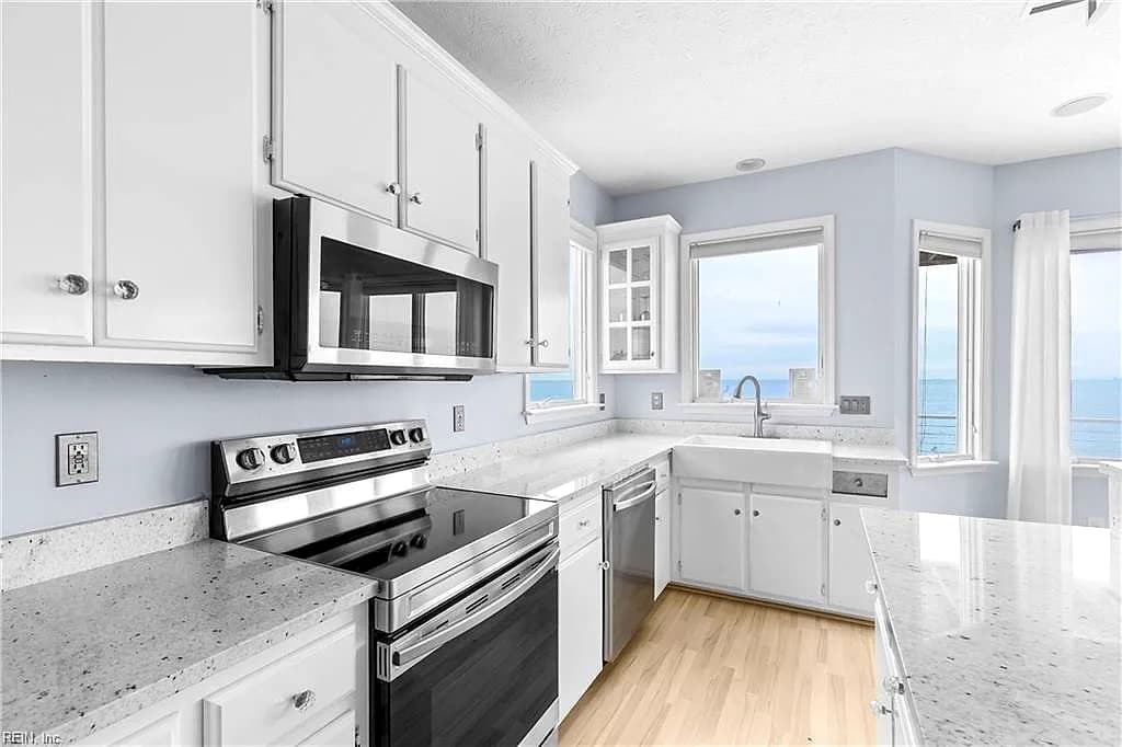 121 Grand View DR, HAMPTON VA 23664 - Photo 4