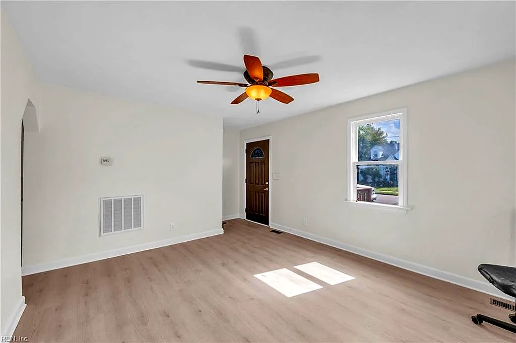 9235 Phillip AVE, NORFOLK VA 23503 - Photo 5