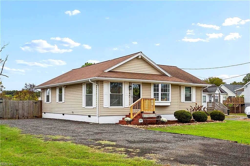 10 Messick RD, POQUOSON VA 23662