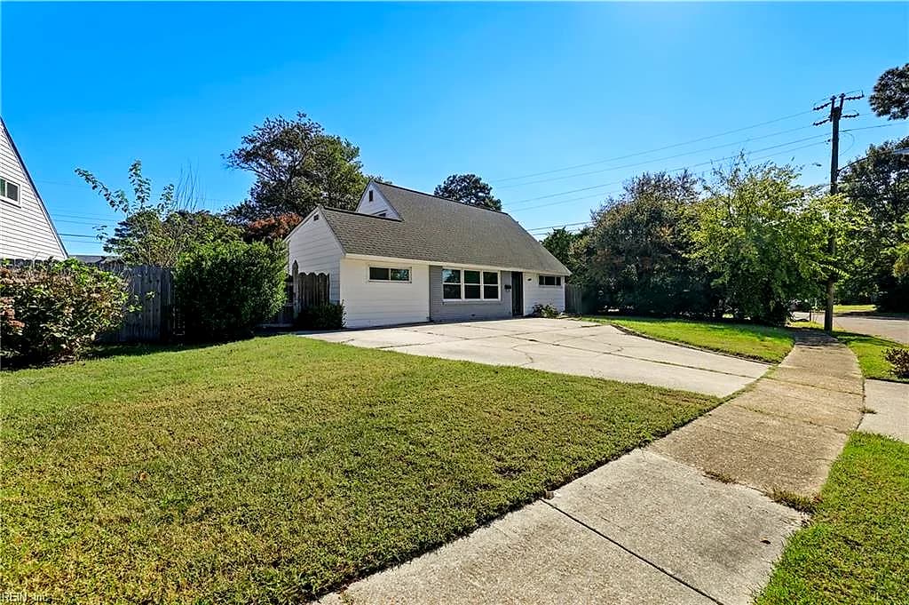 1719 N Lakeland DR, NORFOLK VA 23518 - Photo 4