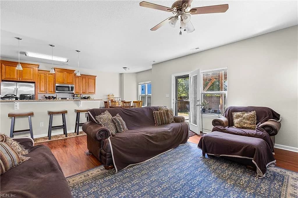2021 Sparrow RD, CHESAPEAKE VA 23320 - Photo 5
