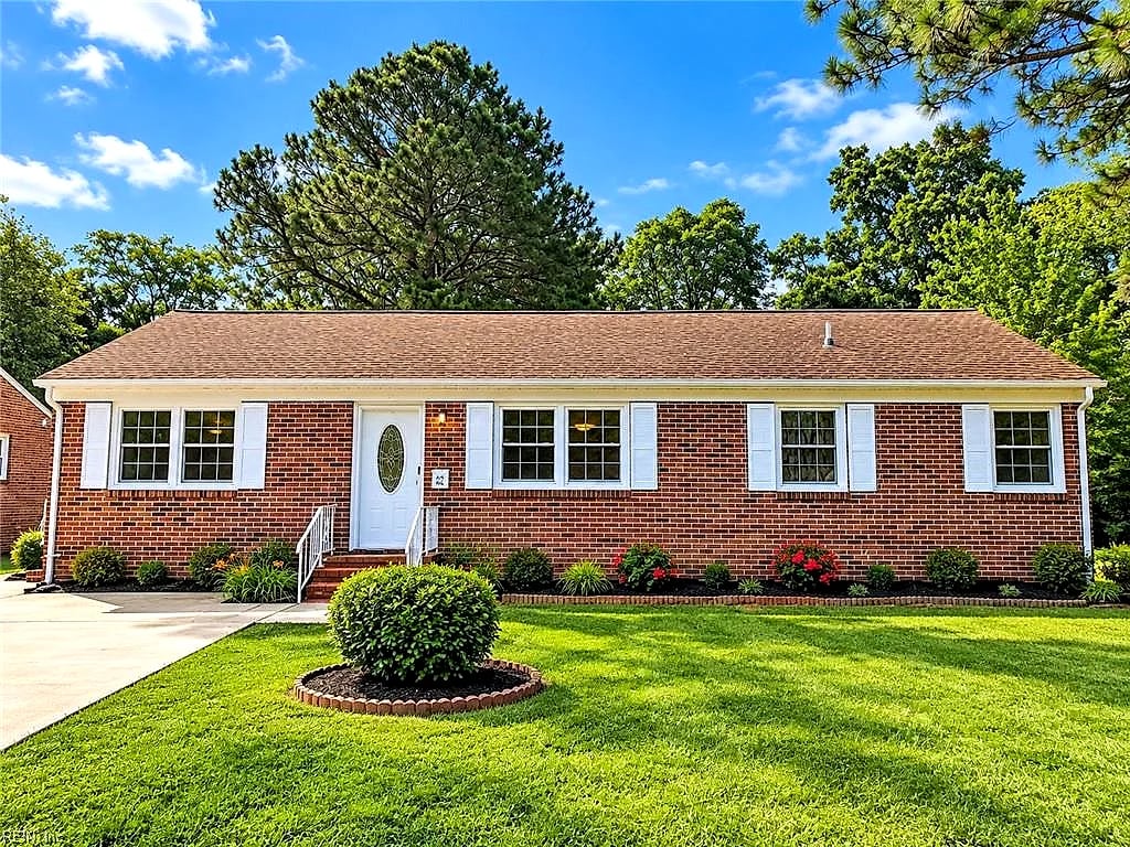 8 Sheralyn PLZ, HAMPTON VA 23666