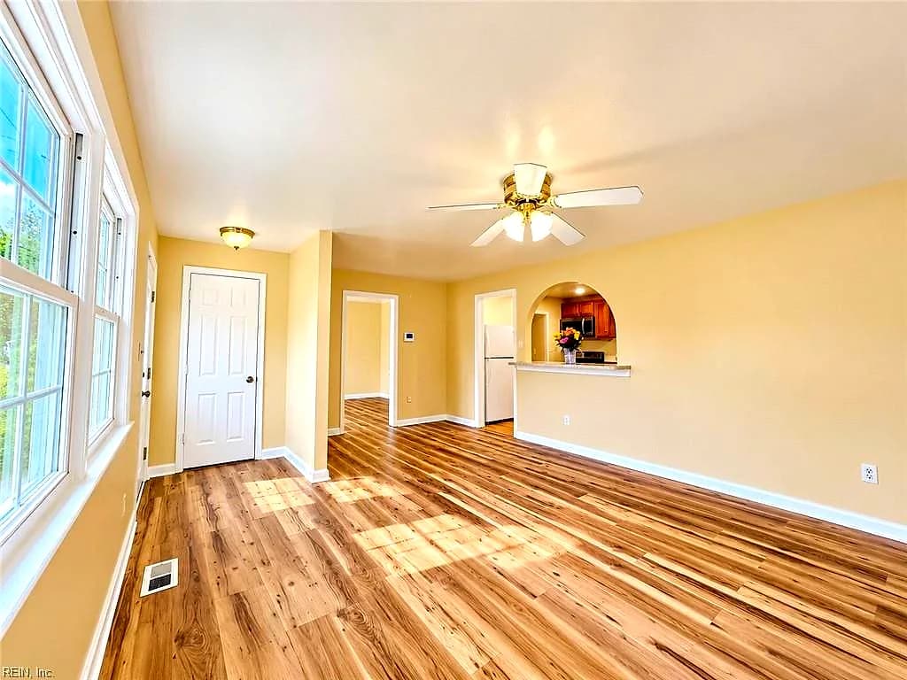 8 Sheralyn PLZ, HAMPTON VA 23666 - Photo 4