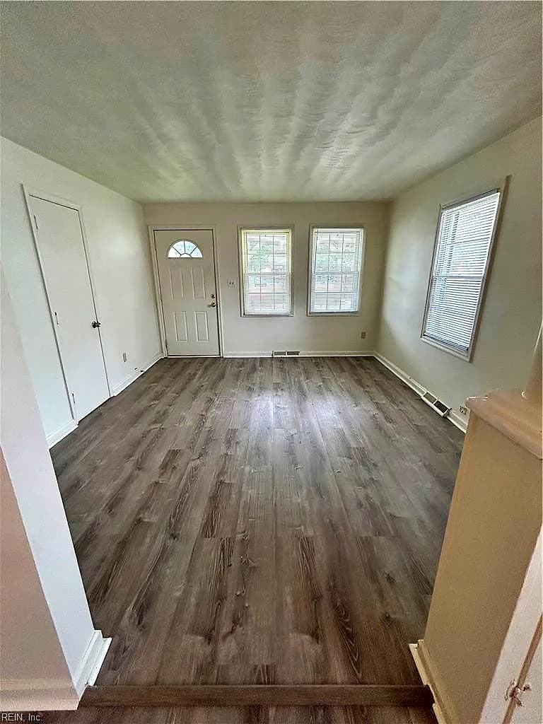 27 Wellington DR, HAMPTON VA 23669 - Photo 3