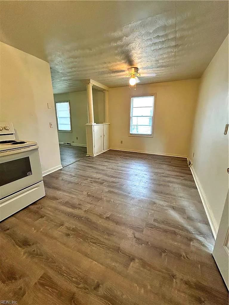 27 Wellington DR, HAMPTON VA 23669 - Photo 4