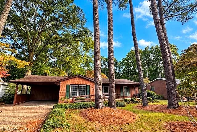 105 Riverside Drive DR, YORKTOWN VA 23692 - Photo 3