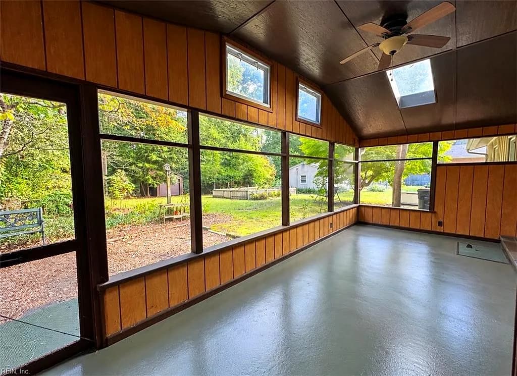 105 Riverside Drive DR, YORKTOWN VA 23692 - Photo 4