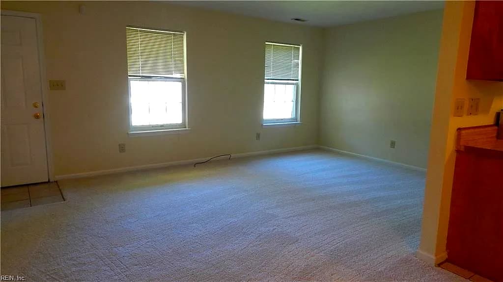 424 Gregory LN, VIRGINIA BEACH VA 23451 - Photo 4