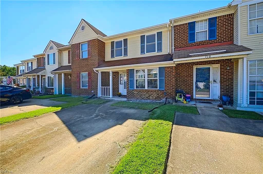 708 Nottaway DR, CHESAPEAKE VA 23320 - Photo 4
