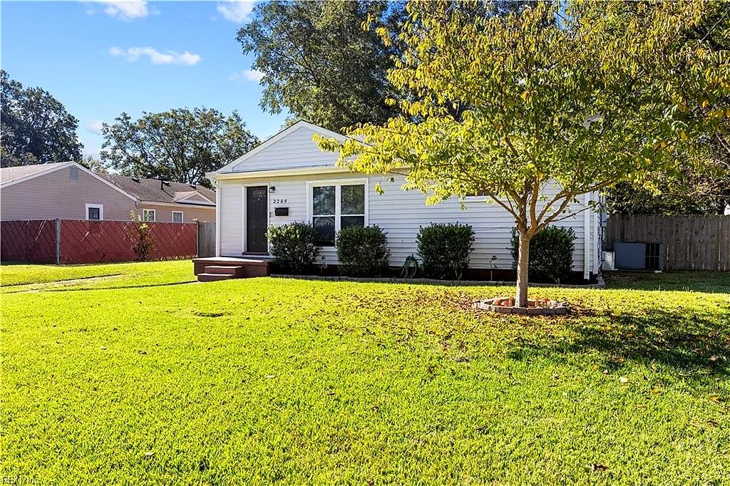 2209 Tarrallton DR, NORFOLK VA 23518 - Photo 4