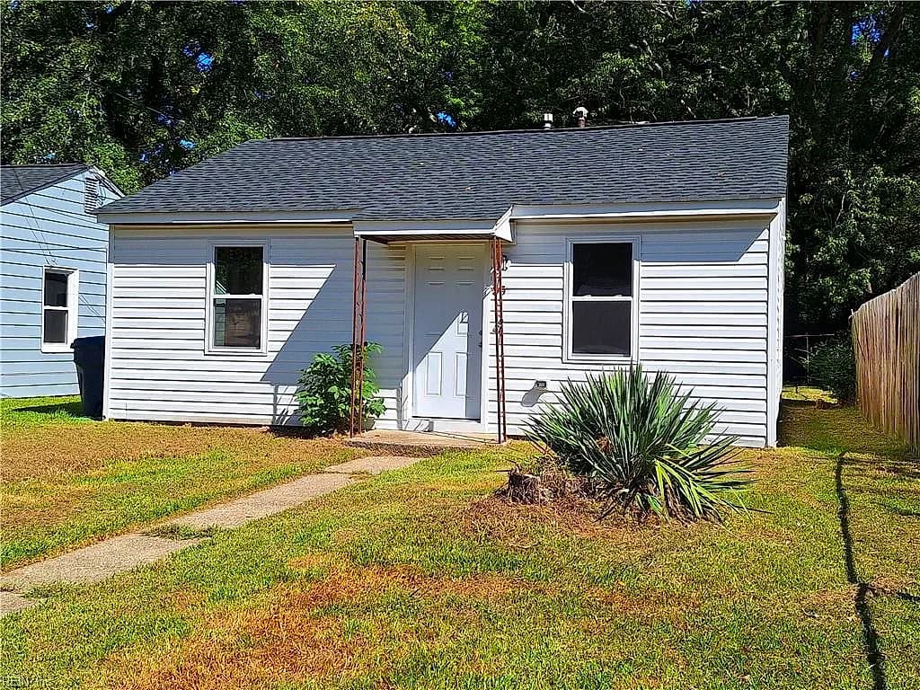 55 Phelps CIR, HAMPTON VA 23663 - Photo 2
