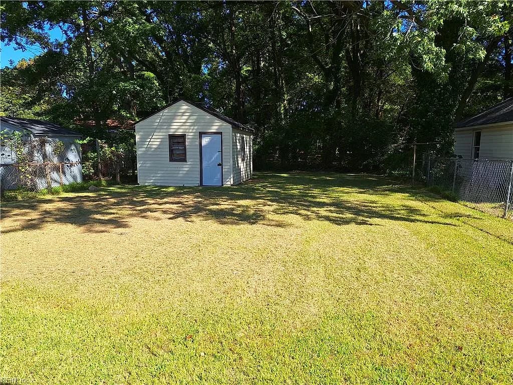 55 Phelps CIR, HAMPTON VA 23663 - Photo 3