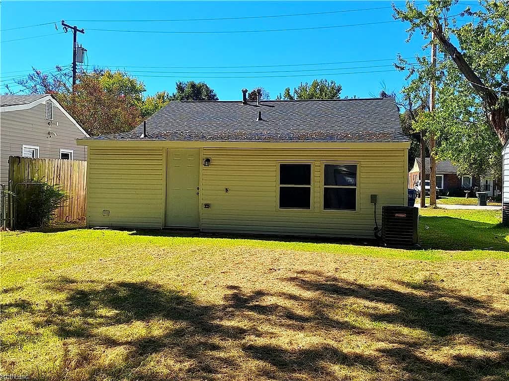 55 Phelps CIR, HAMPTON VA 23663 - Photo 4