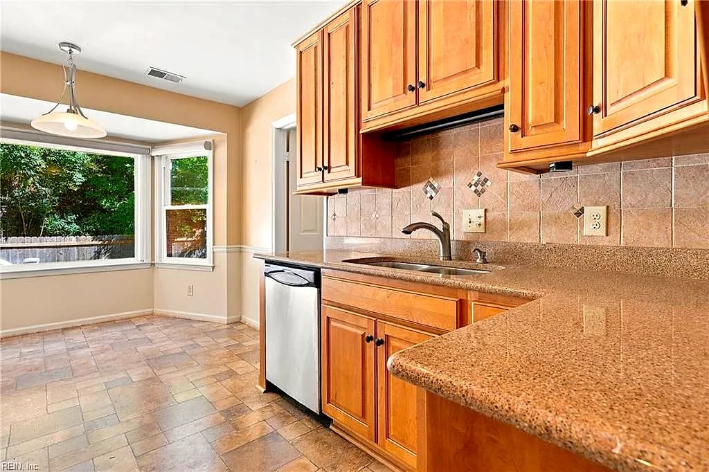 1609 Macroger CT, VIRGINIA BEACH VA 23464 - Photo 4