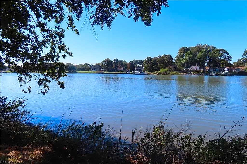 1101 Sawgrass LN, PORTSMOUTH VA 23703 - Main photo
