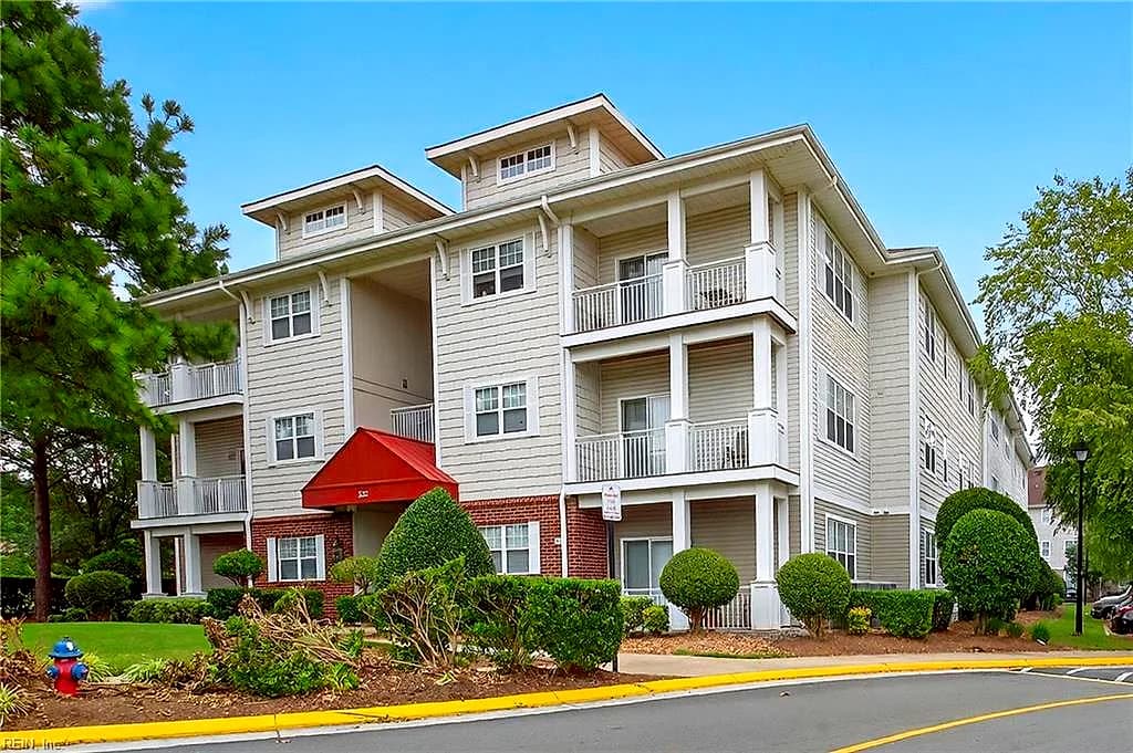 5212 Nuthall DR #206, VIRGINIA BEACH VA 23455 - Main photo
