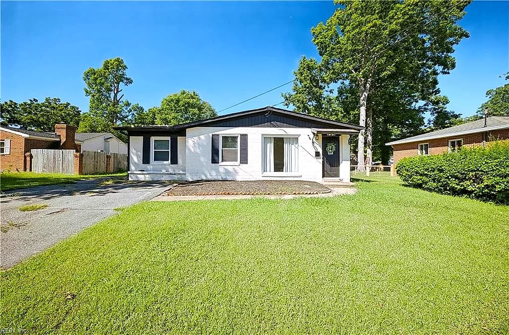 121 Delmar LN, NEWPORT NEWS VA 23602 - Photo 2