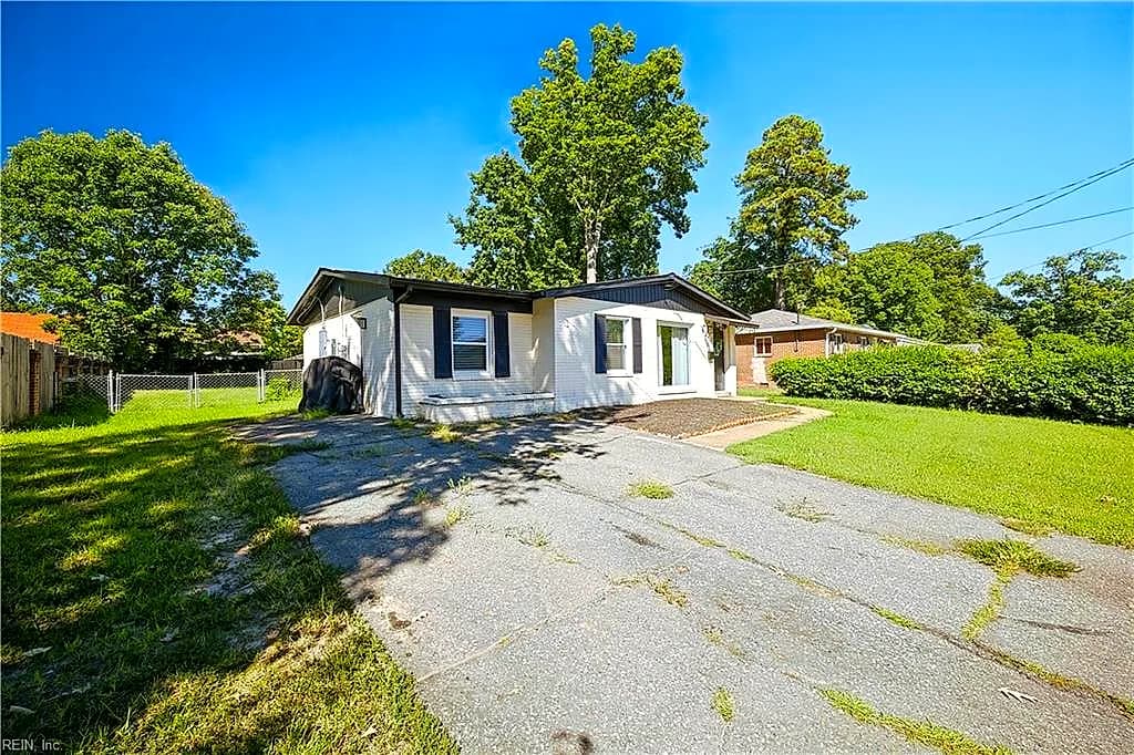 121 Delmar LN, NEWPORT NEWS VA 23602 - Photo 3