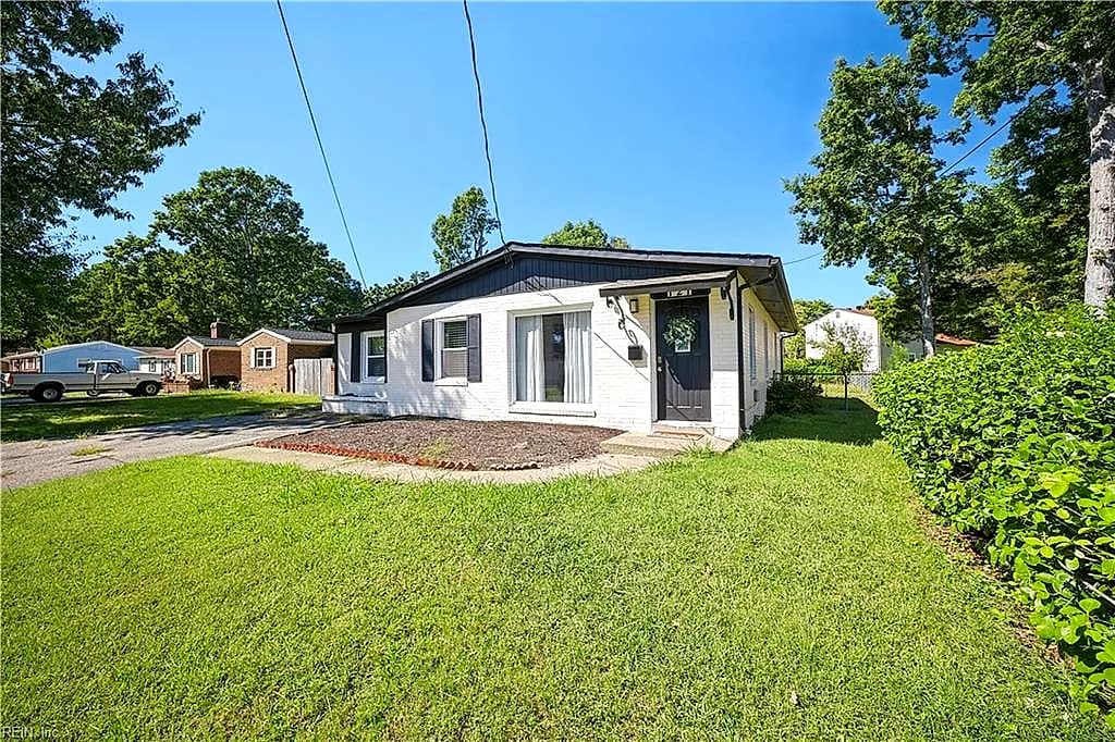 121 Delmar LN, NEWPORT NEWS VA 23602 - Photo 4