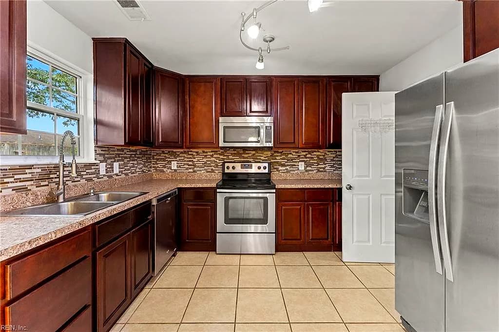 2921 Dante PL, VIRGINIA BEACH VA 23453 - Photo 3
