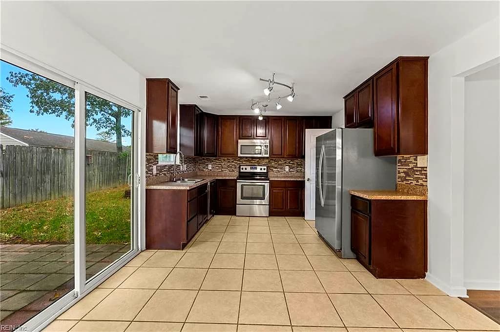 2921 Dante PL, VIRGINIA BEACH VA 23453 - Photo 4