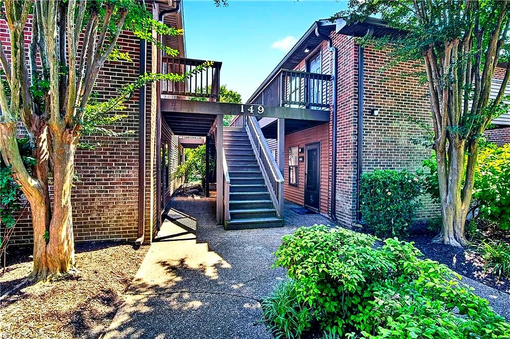 149 Windsor Castle DR #E, NEWPORT NEWS VA 23608