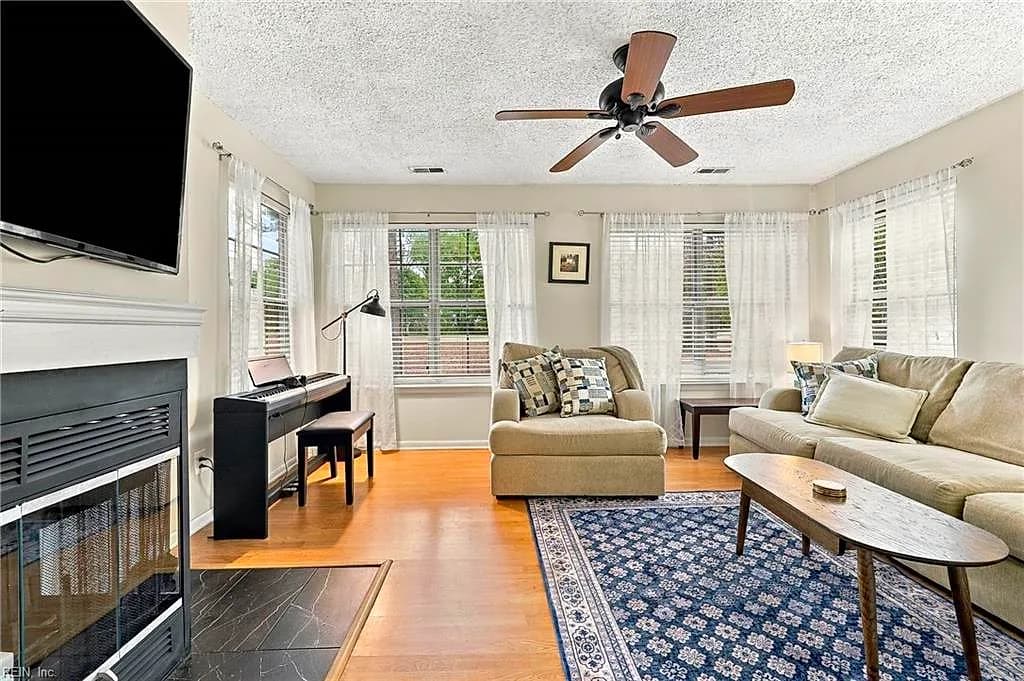 1013 Villas CT #CT, VIRGINIA BEACH VA 23456 - Photo 2