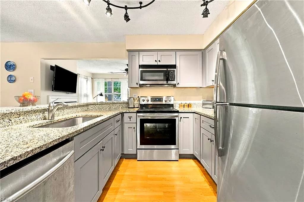 1013 Villas CT #CT, VIRGINIA BEACH VA 23456 - Photo 4